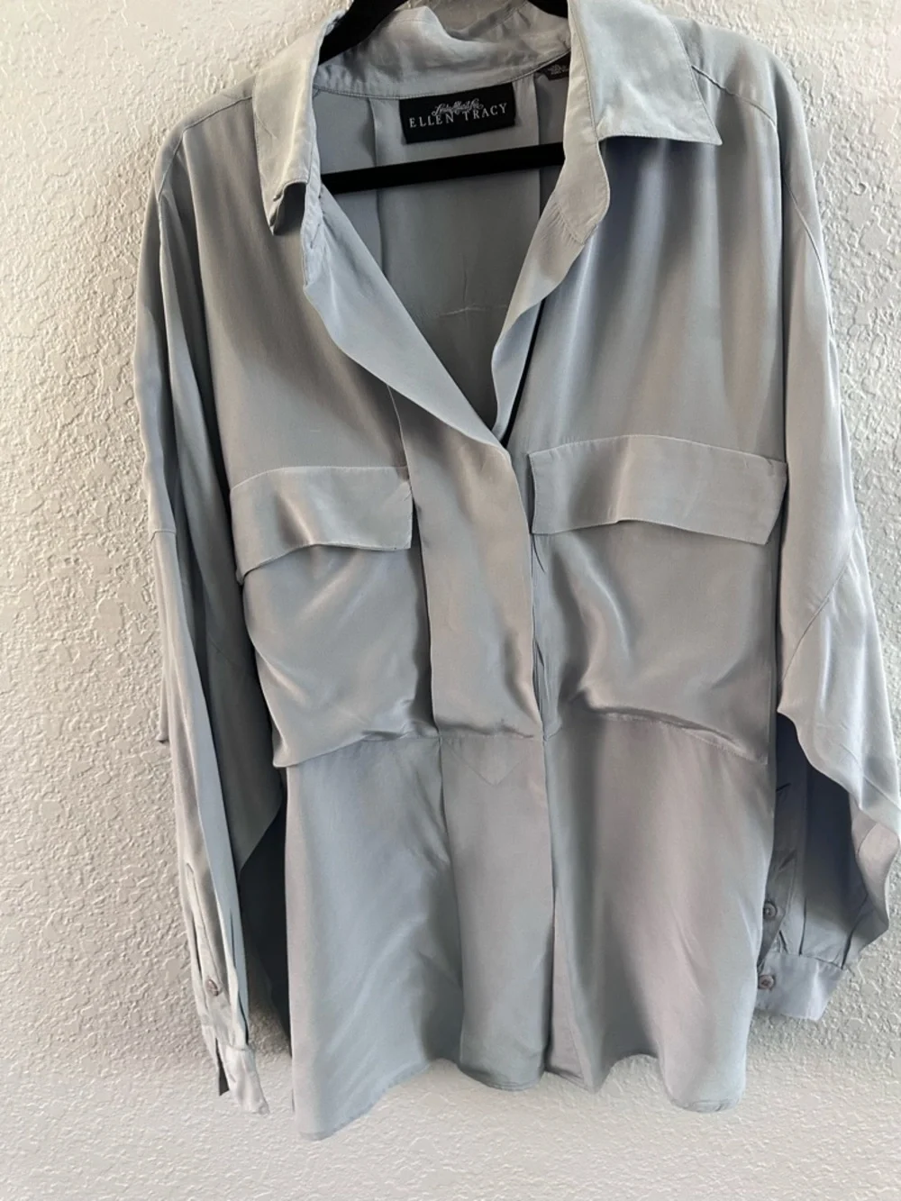 Ellen Tracy 100% Silk Blouse Size 14 Gray Button Front Pocket Top - Picture 2 of 9